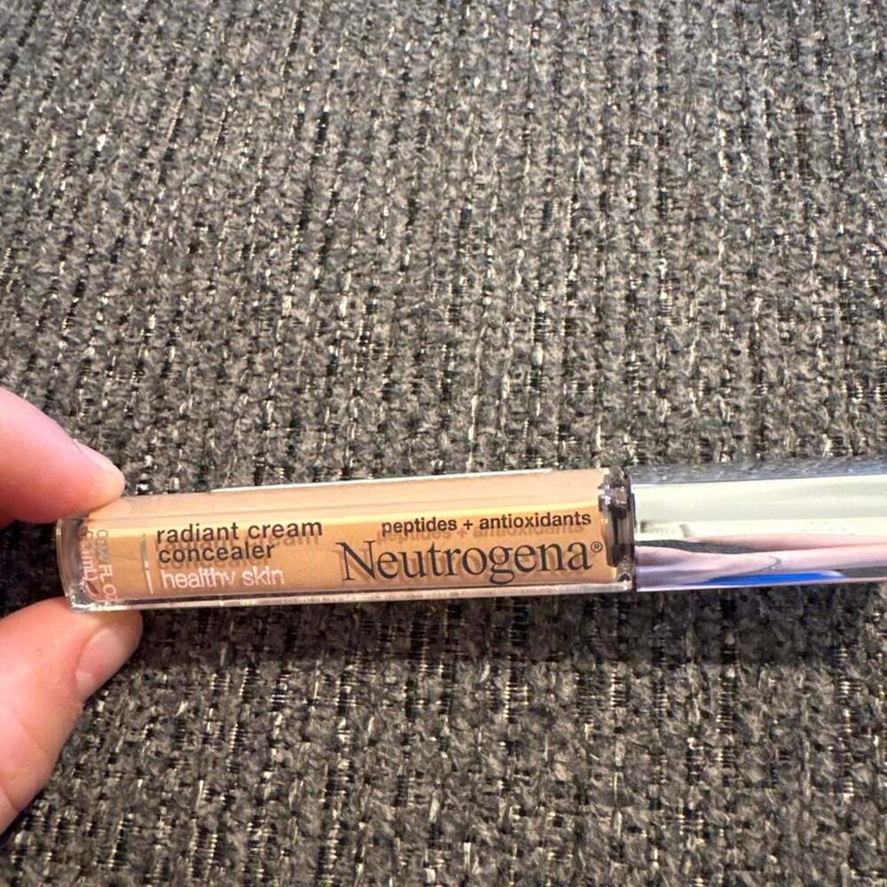Neutrogena Tan and Brown Makeup